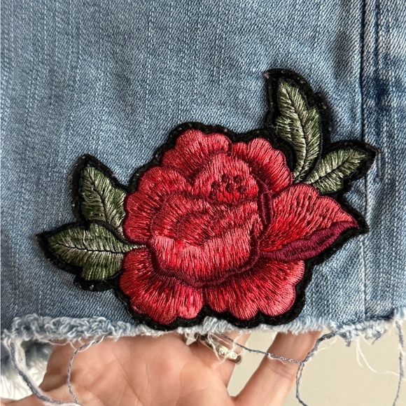 Express shortie low rise shorts • Women’s size 8 - Picture 4 of 7